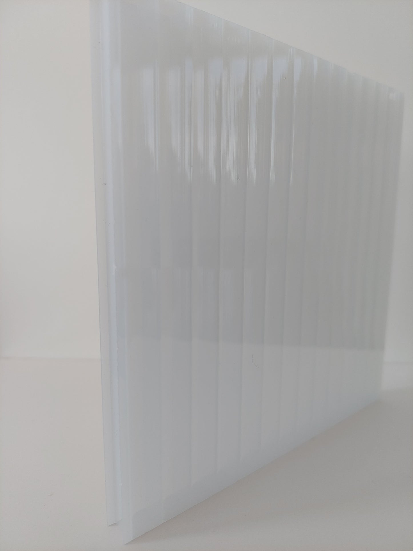 Üregkamrás polikarbonát lemez, 10 mm vastag, 2 falú, opál, UV1