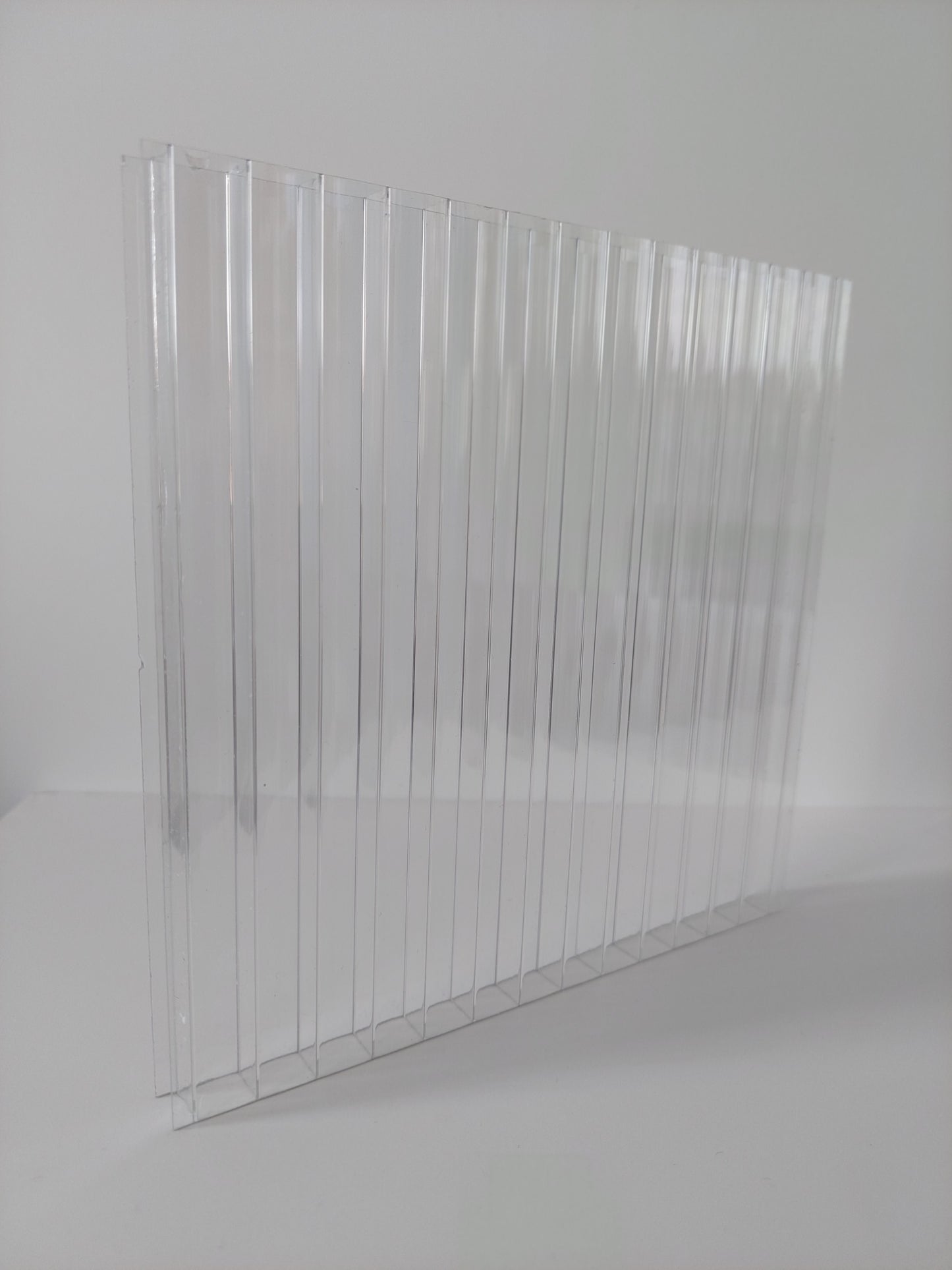 Üregkamrás polikarbonát lemez, 10 mm vastag, 2 falú, ECO, víztiszta, UV1