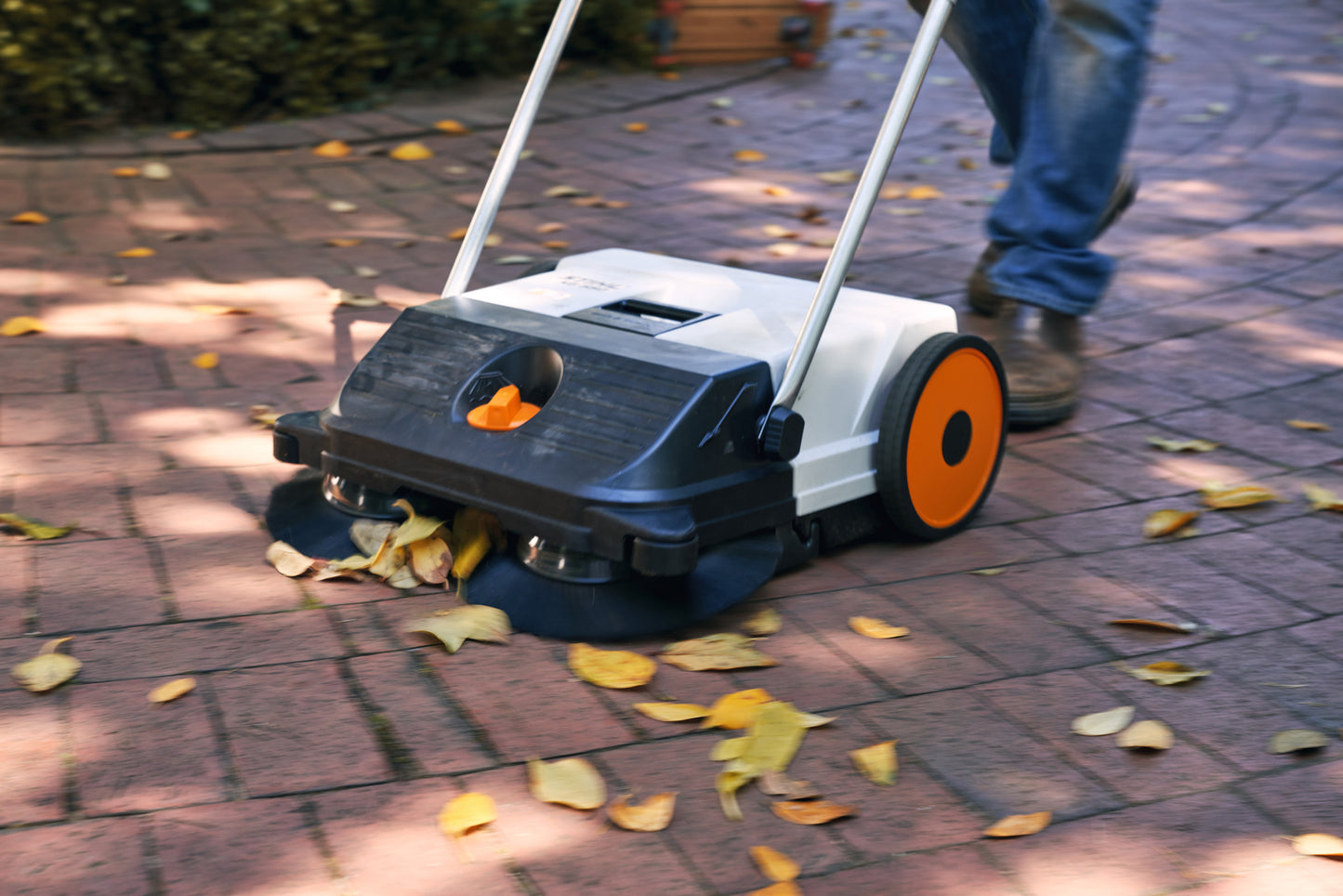 Stihl KG 550 kézi seprőgép - Seprőgép