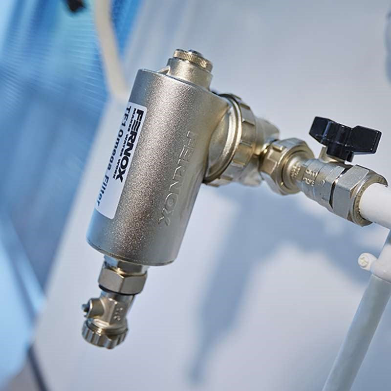 Fernox TF1 Omega Filter mágneses iszapleválasztó 6/4"