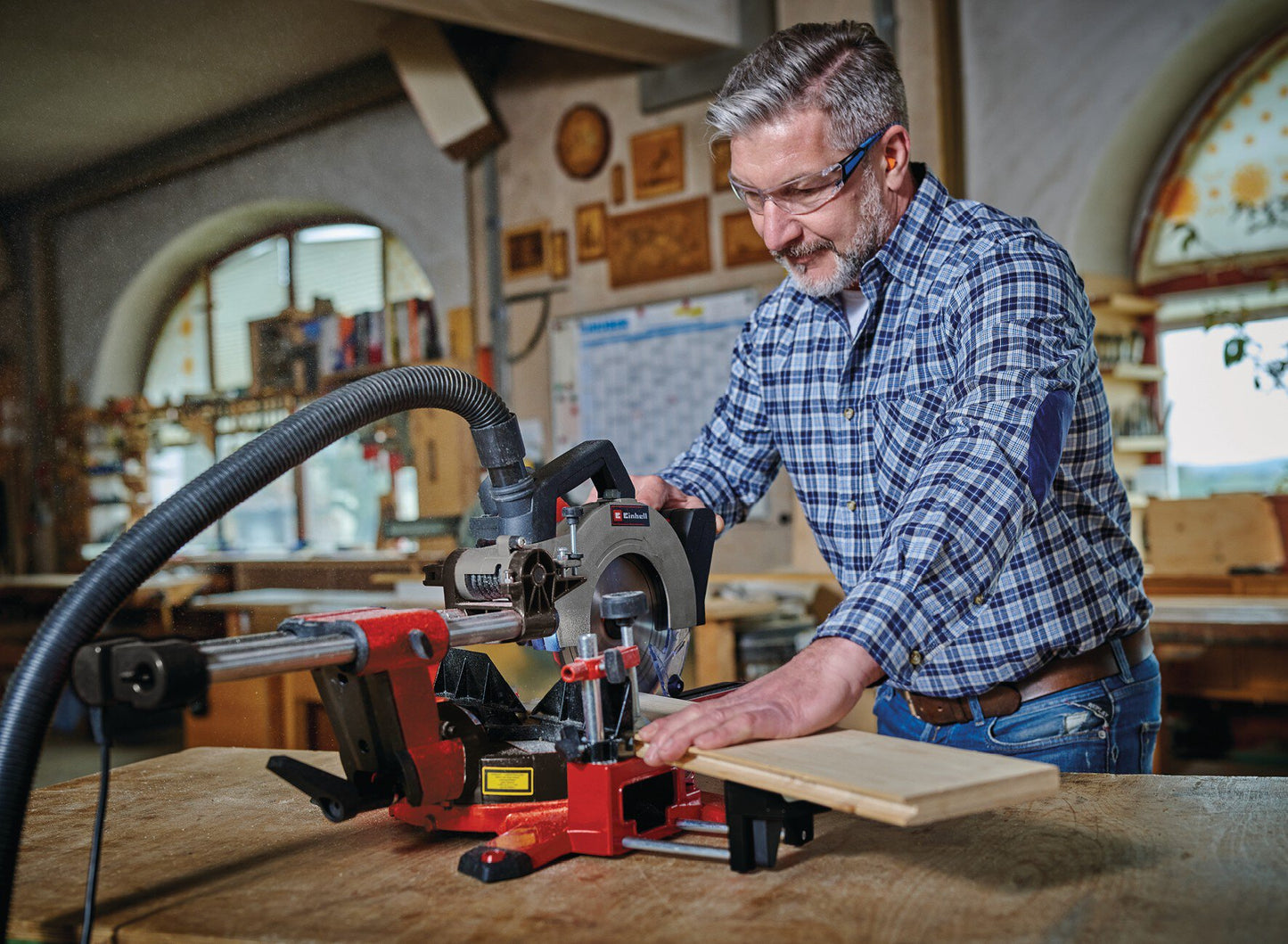 Einhell TE-SM 2131 Dual | Húzó-, -fejező- és gérvágó fűrész