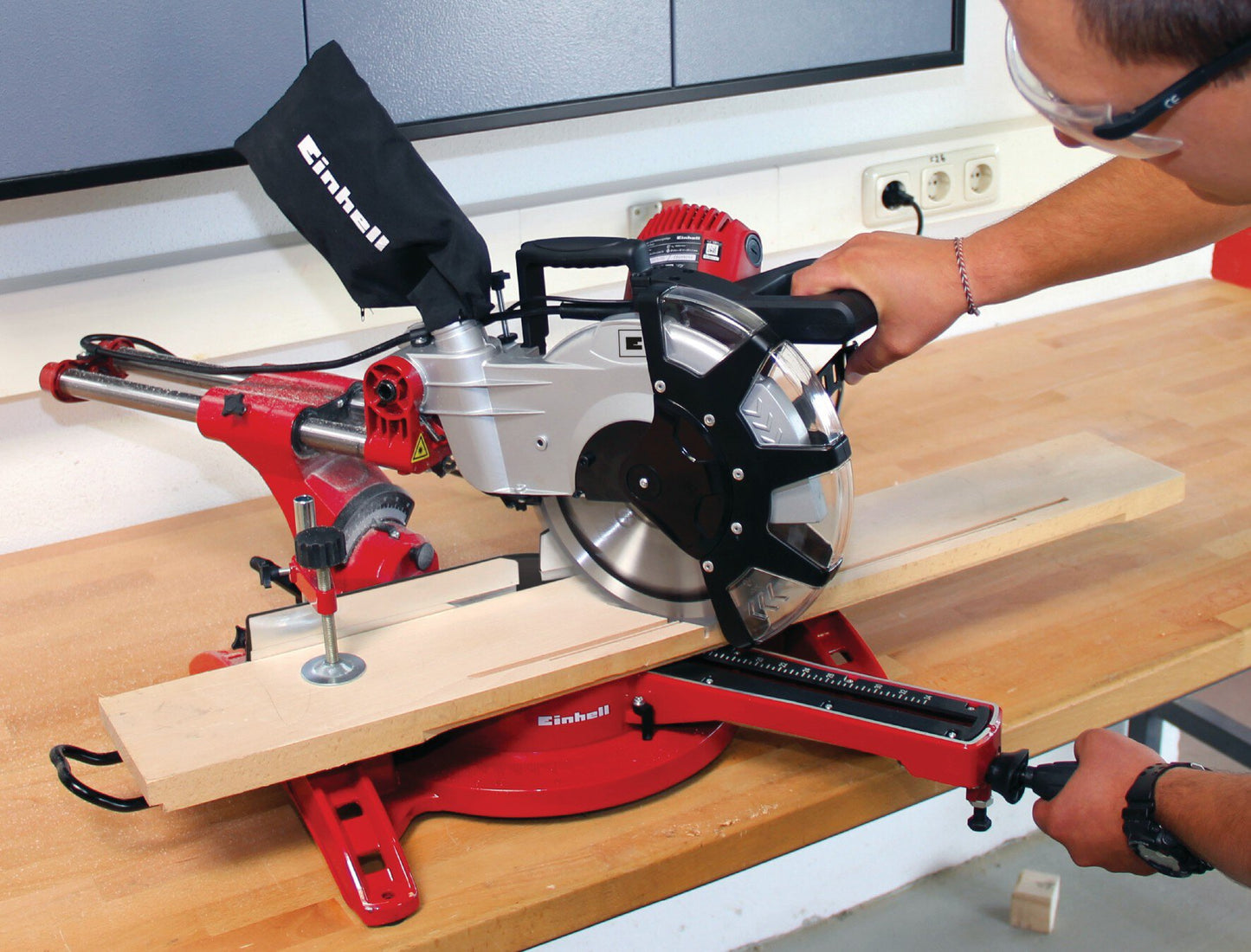 Einhell TC-SM 2534 Dual | Húzó-, -fejező- és gérvágó fűrész