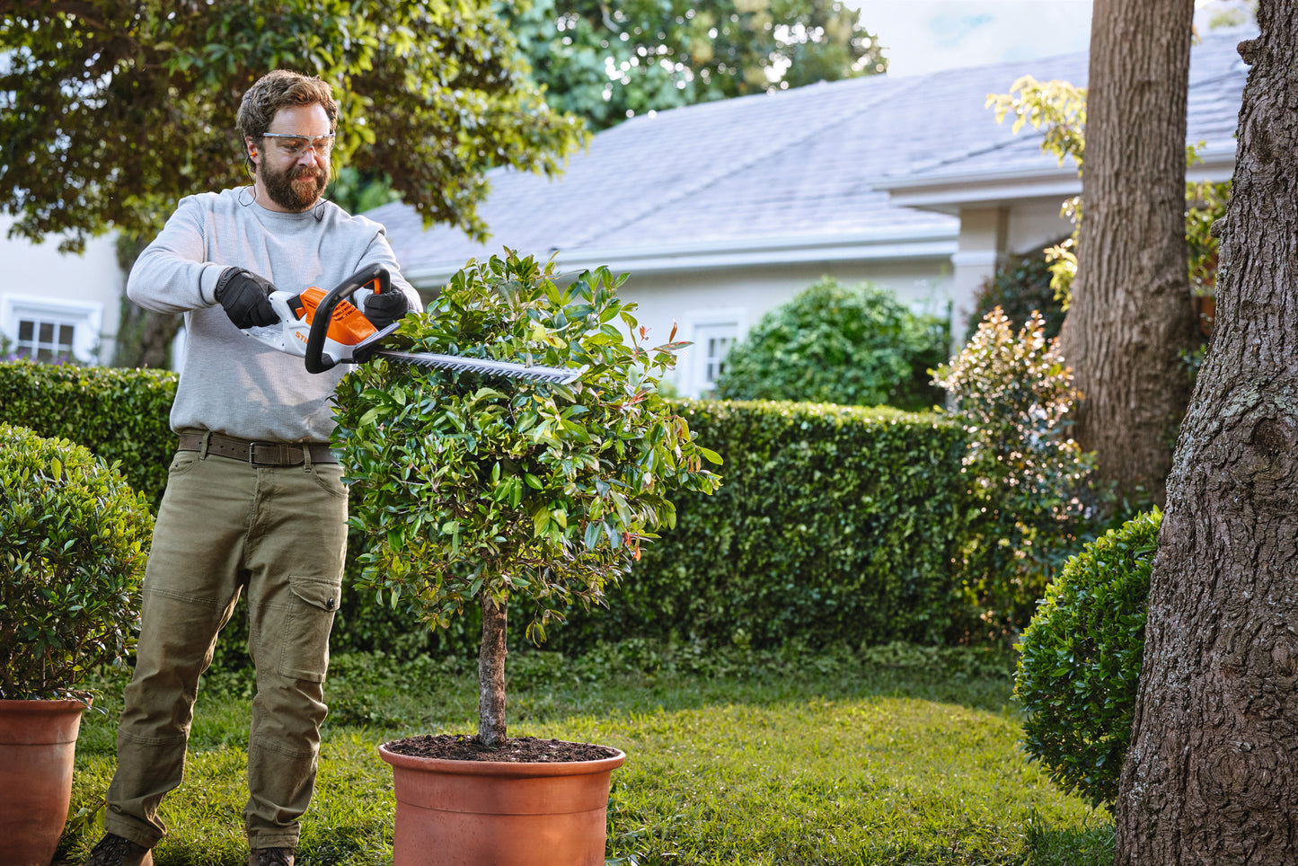 Stihl HSA 40 (2xAS 2 típusú akkuval és 1xAL 1 típusú töltővel) - Sövénynyírók / sövényvágók