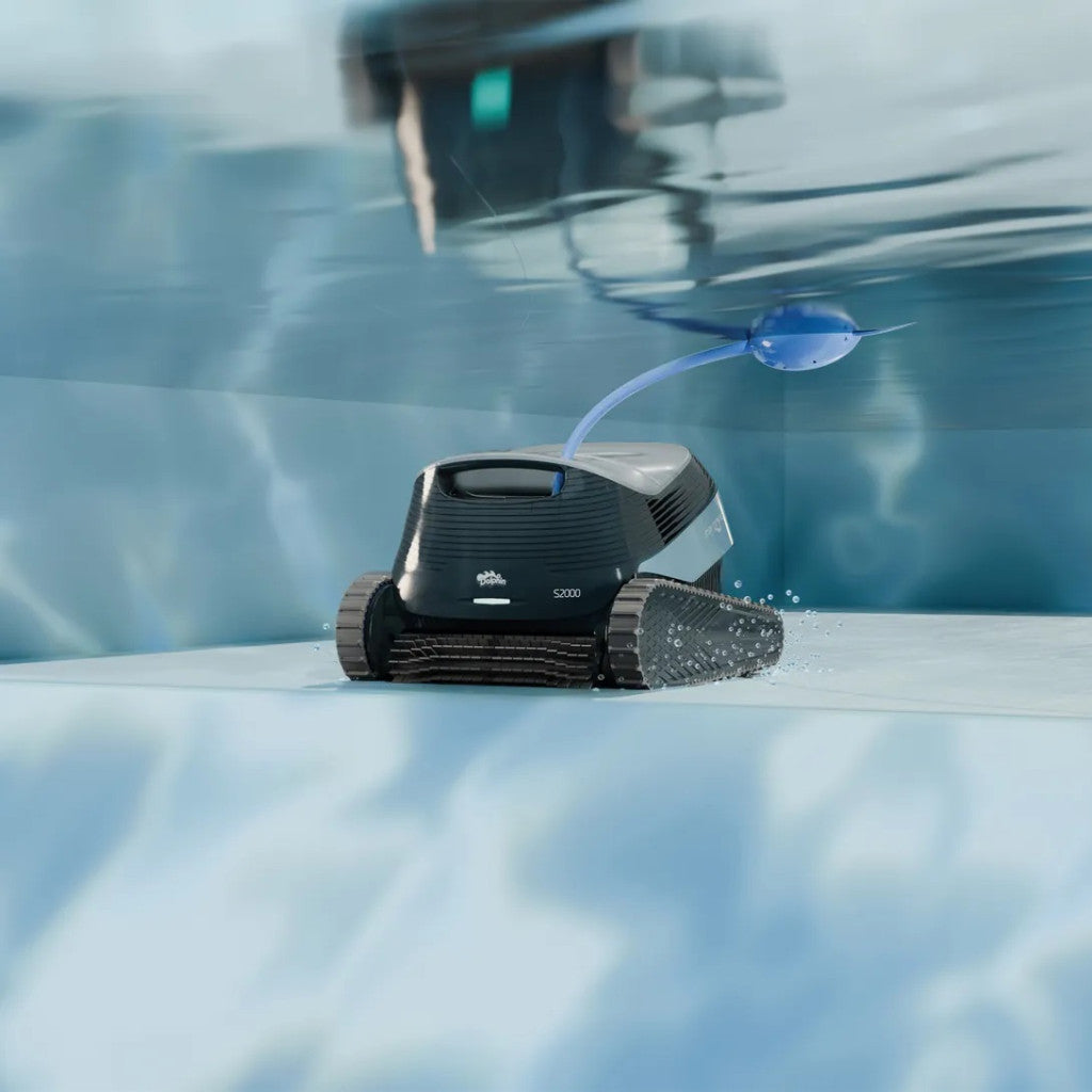 Medencetisztító robot, Dolphin S2000, teljes medencetisztítás (padló, fal, vízvonal, lépcső és napozóterasz tisztítás), PowerStream navigáció, kábelcsavarodás-gátló, applikáció vezérlés