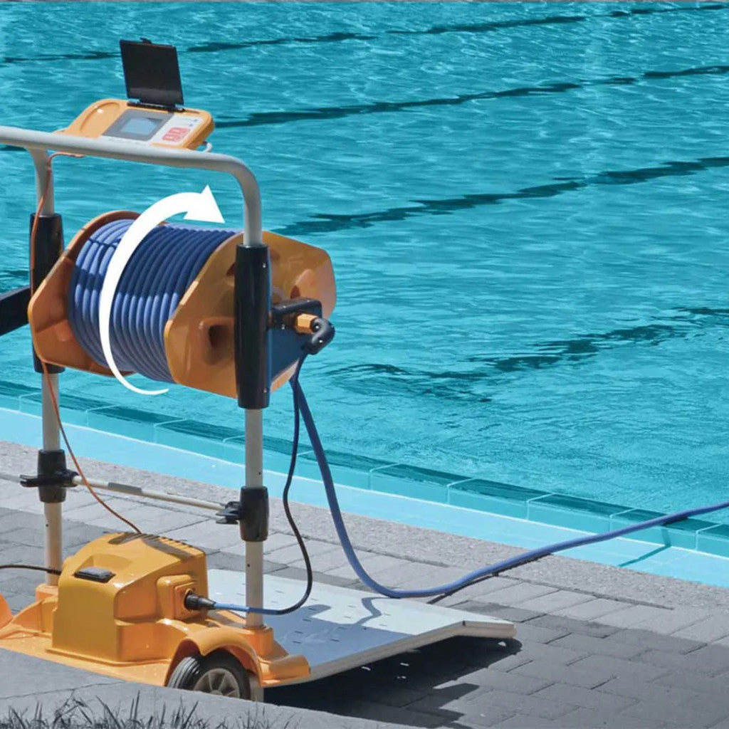 Medencetisztító robot, Dolphin Wave 200XL, padlótisztítás, MMI vezérlés, spirális háromrétegű szűrőrendszer, 1–8 órás ciklusidő, nagy teljesítményű közületi kivitel, Caddy tartozékkal