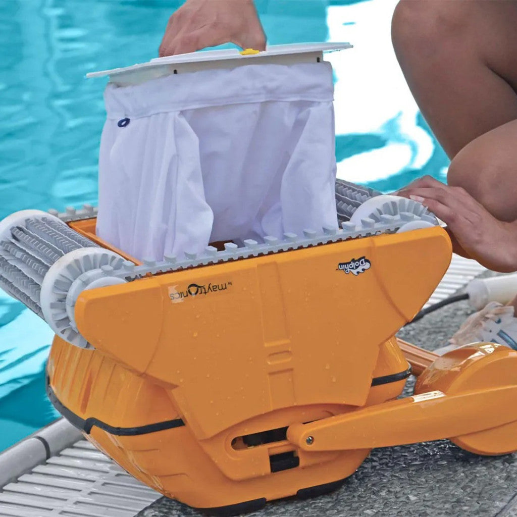 Medencetisztító robot, Dolphin Wave 100 CB, teljes medencetisztítás (padló, fal és vízvonal tisztítás), távirányítás, finom és ultrafinom szűrőrendszer, 4/6/8 órás ciklusidő, Caddy tartozék