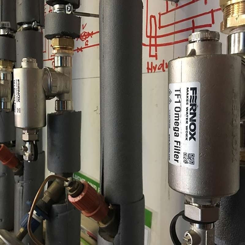 Fernox TF1 Omega Filter mágneses iszapleválasztó 22mm