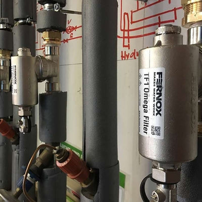 Fernox TF1 Omega Filter mágneses iszapleválasztó 5/4"