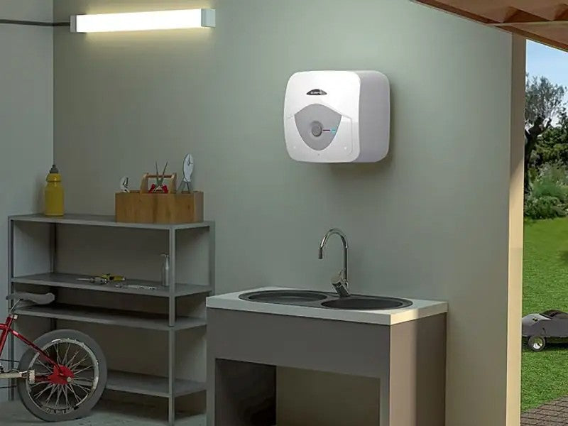 ARISTON  AN RS 30/3 EU 30 LITERES ELEKTROMOS VÍZMELEGÍTŐ - FELSŐS